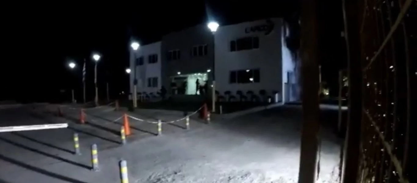 Ρουβίκωνας: Αμφισβήτηση του «νόμος και τάξη» κατά τη διάρκεια επίσκεψης Μ.Πομπέο - Επίθεση στη ΛΑΡΚΟ (βίντεο)